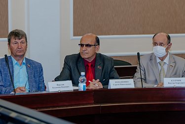 Рассмотрение Устава области включено в повестку заседания ЗС